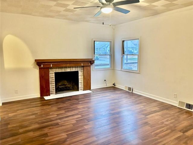 1922 Spratt Avenue, St Joseph, MO 64507