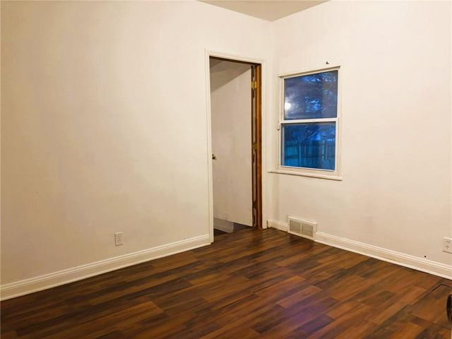 1922 Spratt Avenue, St Joseph, MO 64507