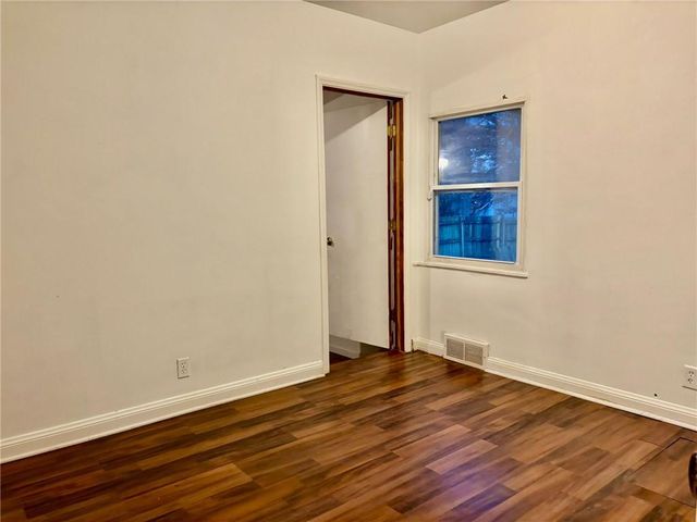 1922 Spratt Avenue, St Joseph, MO 64507