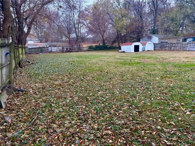 1922 Spratt Avenue, St Joseph, MO 64507