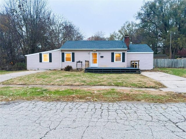1922 Spratt Avenue, St Joseph, MO 64507