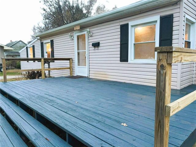 1922 Spratt Avenue, St Joseph, MO 64507