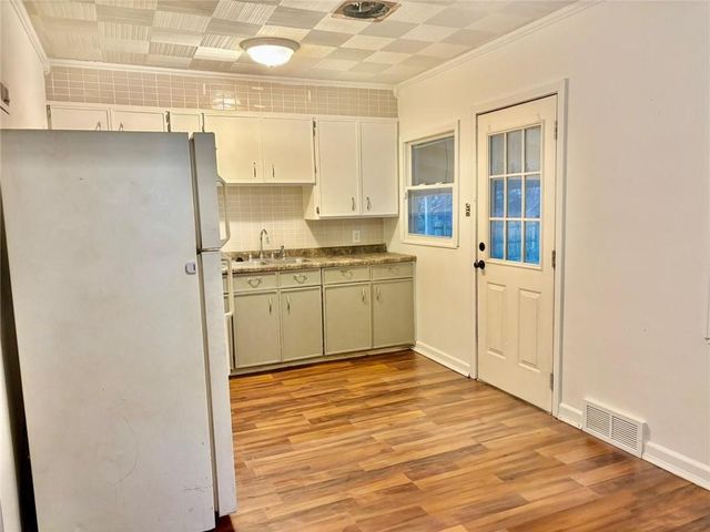 1922 Spratt Avenue, St Joseph, MO 64507