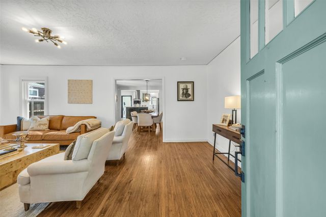 1547 S Columbia Place, Tulsa, OK 74104