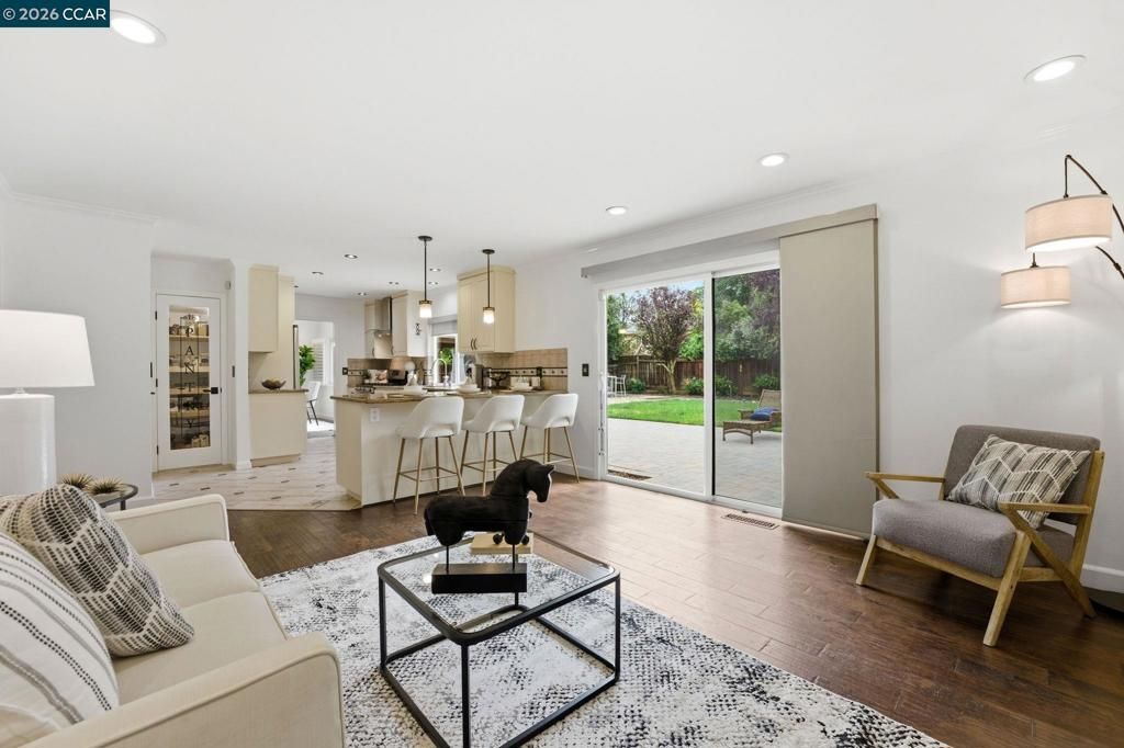 Image 13 of property listing at 1433 Walnut Ave, Walnut Creek, CA 94598