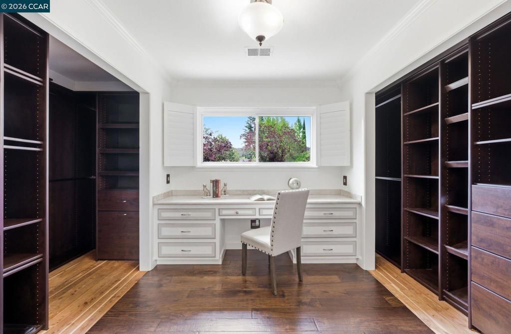 Image 21 of property listing at 1433 Walnut Ave, Walnut Creek, CA 94598