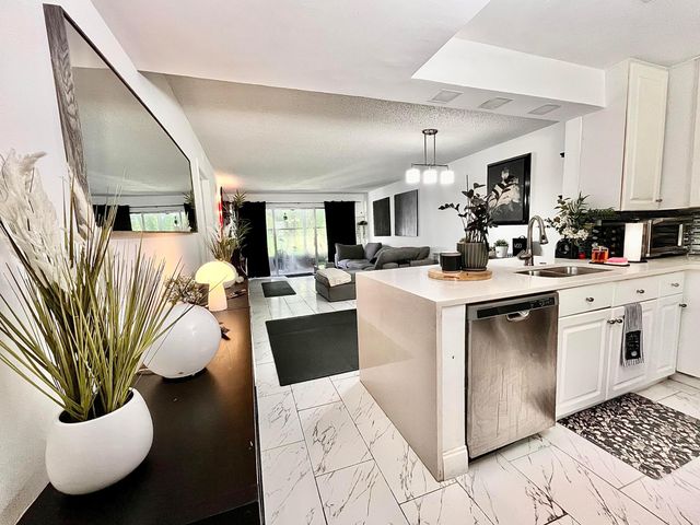 8301 SANDS POINT Boulevard S306, Tamarac, FL 33321