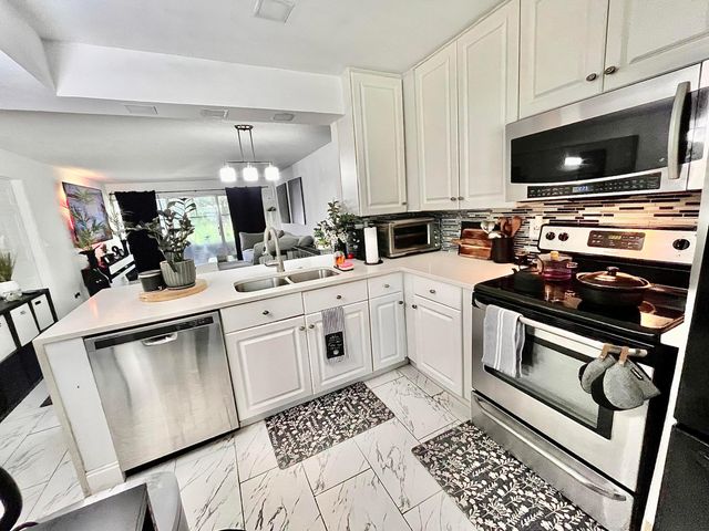8301 SANDS POINT Boulevard S306, Tamarac, FL 33321