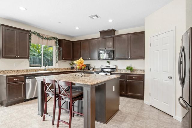 344 N Red Lion Way, Newman, CA 95360