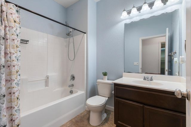 344 N Red Lion Way, Newman, CA 95360