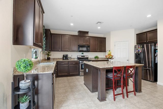 344 N Red Lion Way, Newman, CA 95360