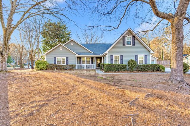 2340 Emerald Drive, Loganville, GA 30052