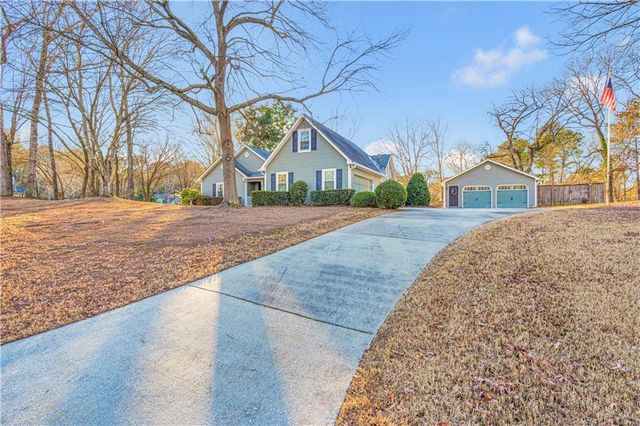 2340 Emerald Drive, Loganville, GA 30052