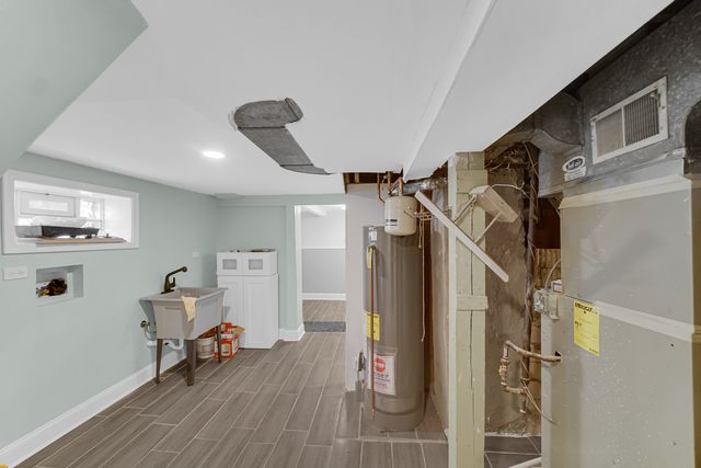 35 S 16th Avenue, Maywood, IL 60153