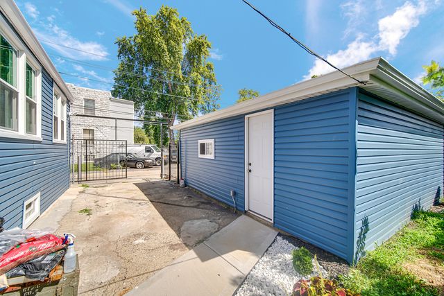 35 S 16th Avenue, Maywood, IL 60153