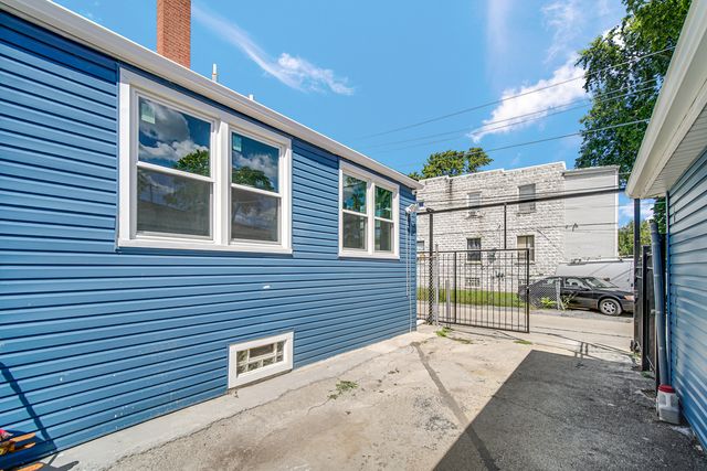 35 S 16th Avenue, Maywood, IL 60153