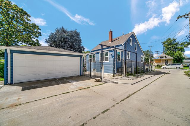 35 S 16th Avenue, Maywood, IL 60153