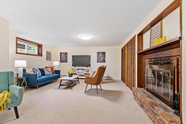 9 Cherry Ridge Rd, Acton, MA 01720