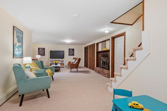 9 Cherry Ridge Rd, Acton, MA 01720