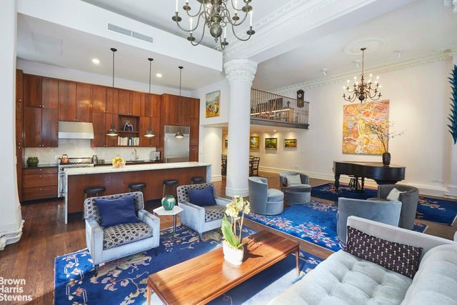 145 Nassau St Apt 2D, New York City, NY 10038