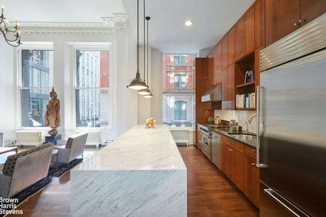 145 Nassau St Apt 2D, New York City, NY 10038