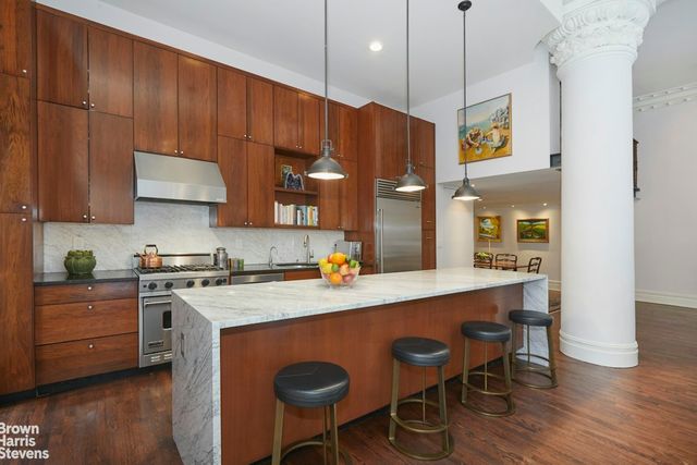 145 Nassau St Apt 2D, New York City, NY 10038