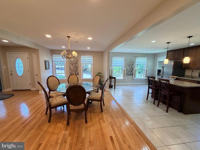 10802 HUNT CLUB RD, Reston, VA 20190