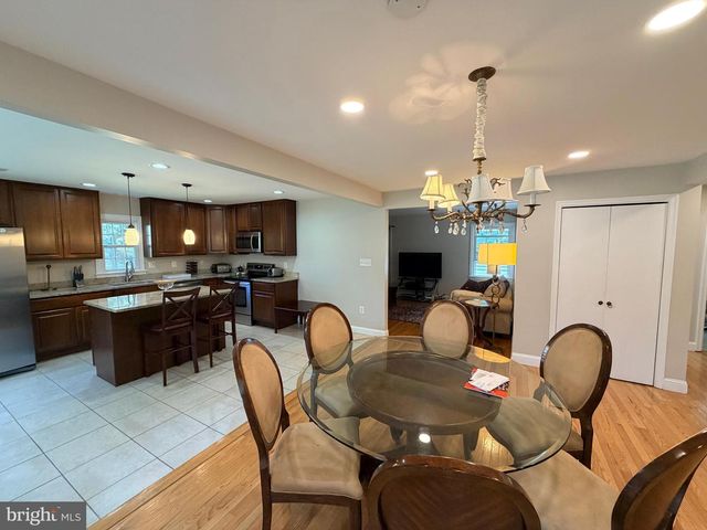 10802 HUNT CLUB RD, Reston, VA 20190