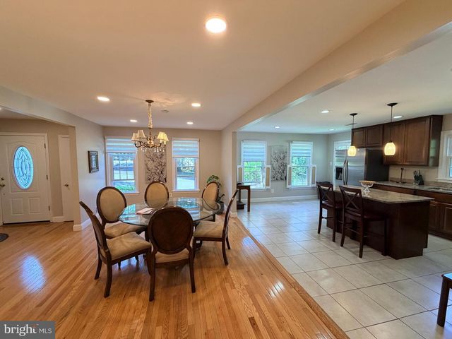 10802 HUNT CLUB RD, Reston, VA 20190
