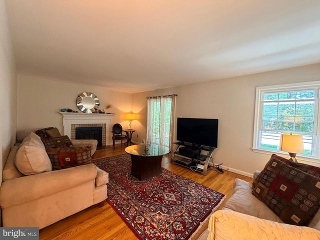 10802 HUNT CLUB RD, Reston, VA 20190