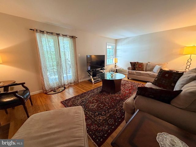10802 HUNT CLUB RD, Reston, VA 20190