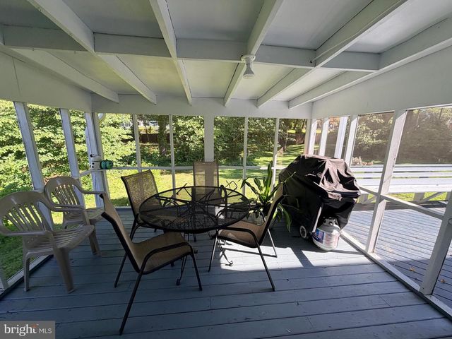10802 HUNT CLUB RD, Reston, VA 20190