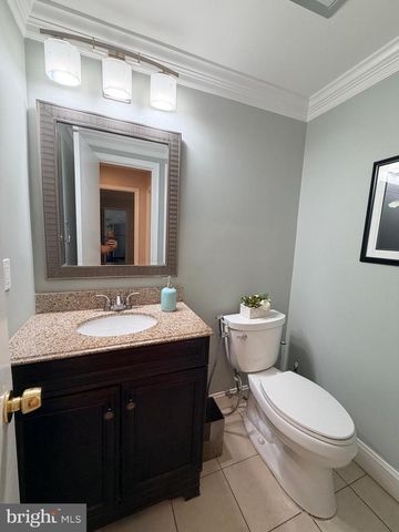 10802 HUNT CLUB RD, Reston, VA 20190