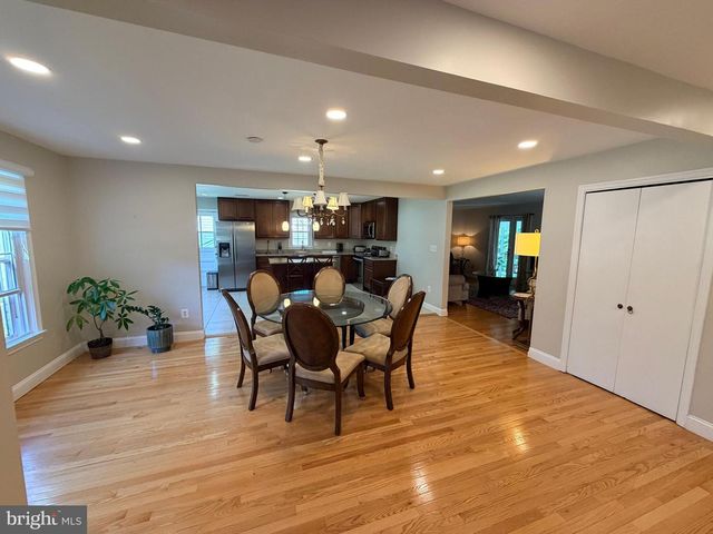 10802 HUNT CLUB RD, Reston, VA 20190