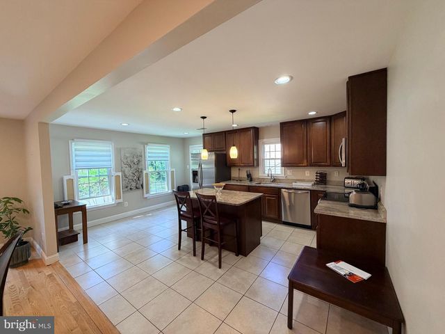 10802 HUNT CLUB RD, Reston, VA 20190