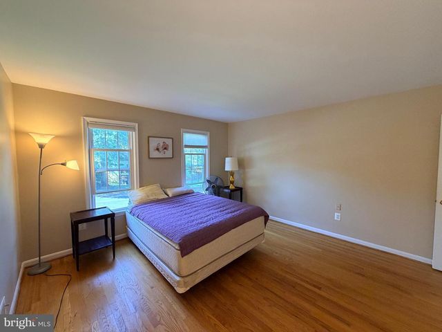 10802 HUNT CLUB RD, Reston, VA 20190