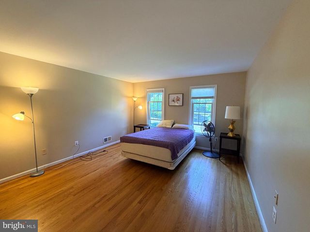 10802 HUNT CLUB RD, Reston, VA 20190