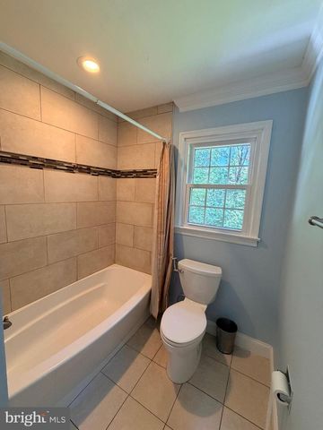 10802 HUNT CLUB RD, Reston, VA 20190