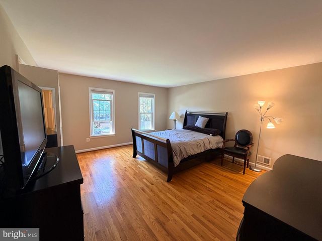 10802 HUNT CLUB RD, Reston, VA 20190