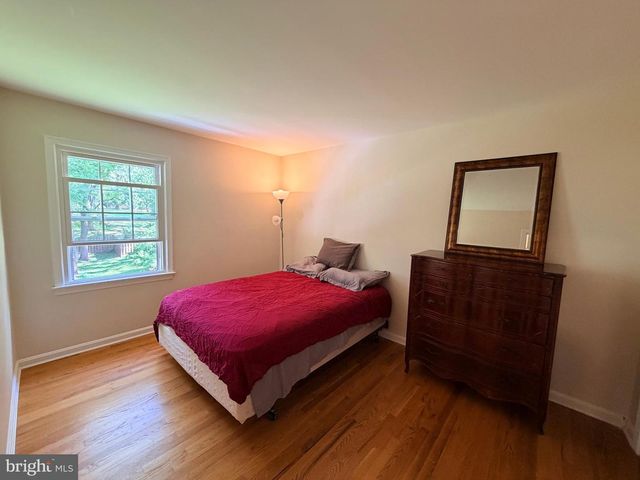 10802 HUNT CLUB RD, Reston, VA 20190