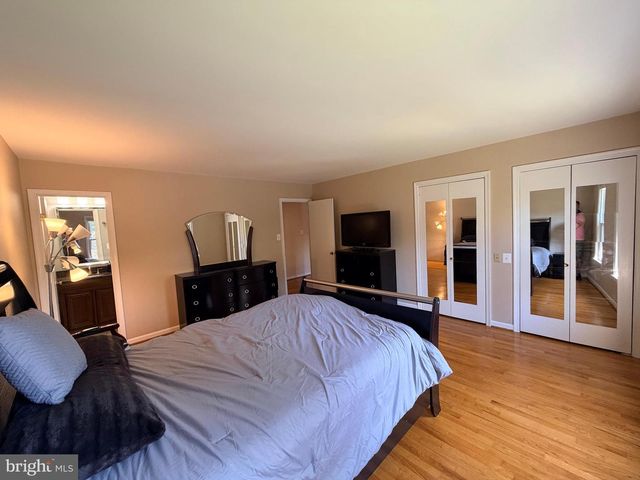 10802 HUNT CLUB RD, Reston, VA 20190
