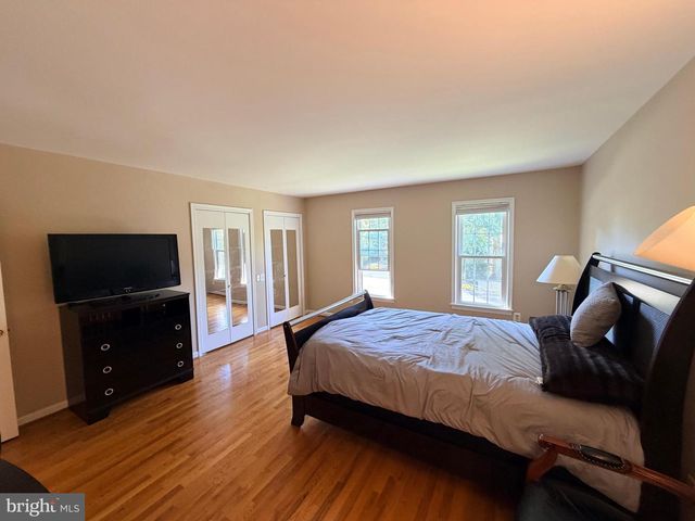 10802 HUNT CLUB RD, Reston, VA 20190