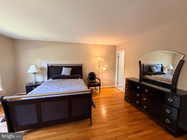 10802 HUNT CLUB RD, Reston, VA 20190