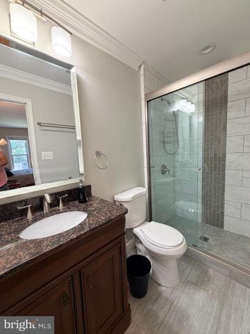 10802 HUNT CLUB RD, Reston, VA 20190