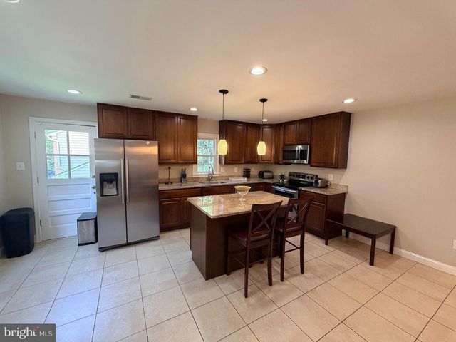 10802 HUNT CLUB RD, Reston, VA 20190