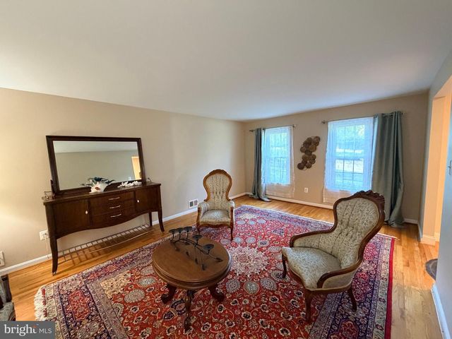 10802 HUNT CLUB RD, Reston, VA 20190