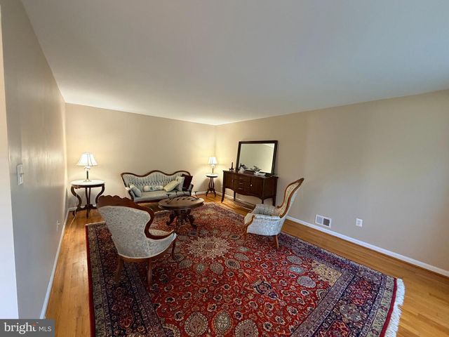 10802 HUNT CLUB RD, Reston, VA 20190