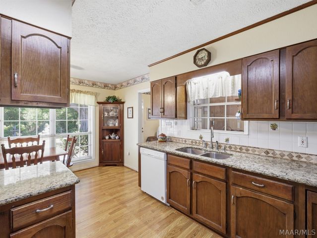 691 Hazel Green Drive, Wetumpka, AL 36093