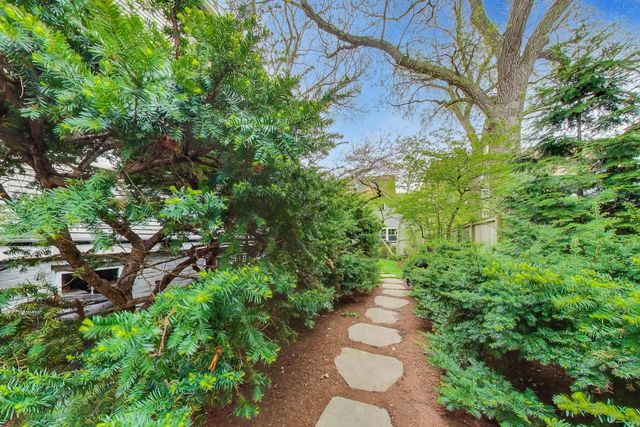 1235 Maple Avenue, Evanston, IL 60202