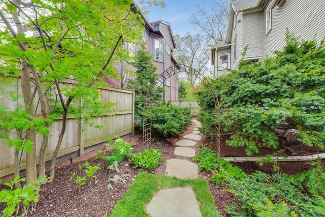 1235 Maple Avenue, Evanston, IL 60202